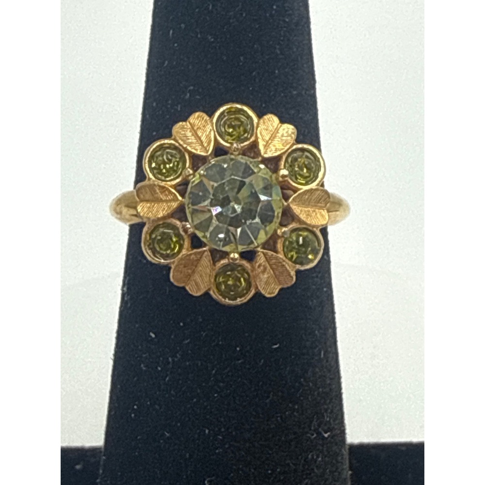 Avon Sun Brilliant Vintage Gold Tone Green Rhinestone Floral Cluster Ring Sz 5.5
